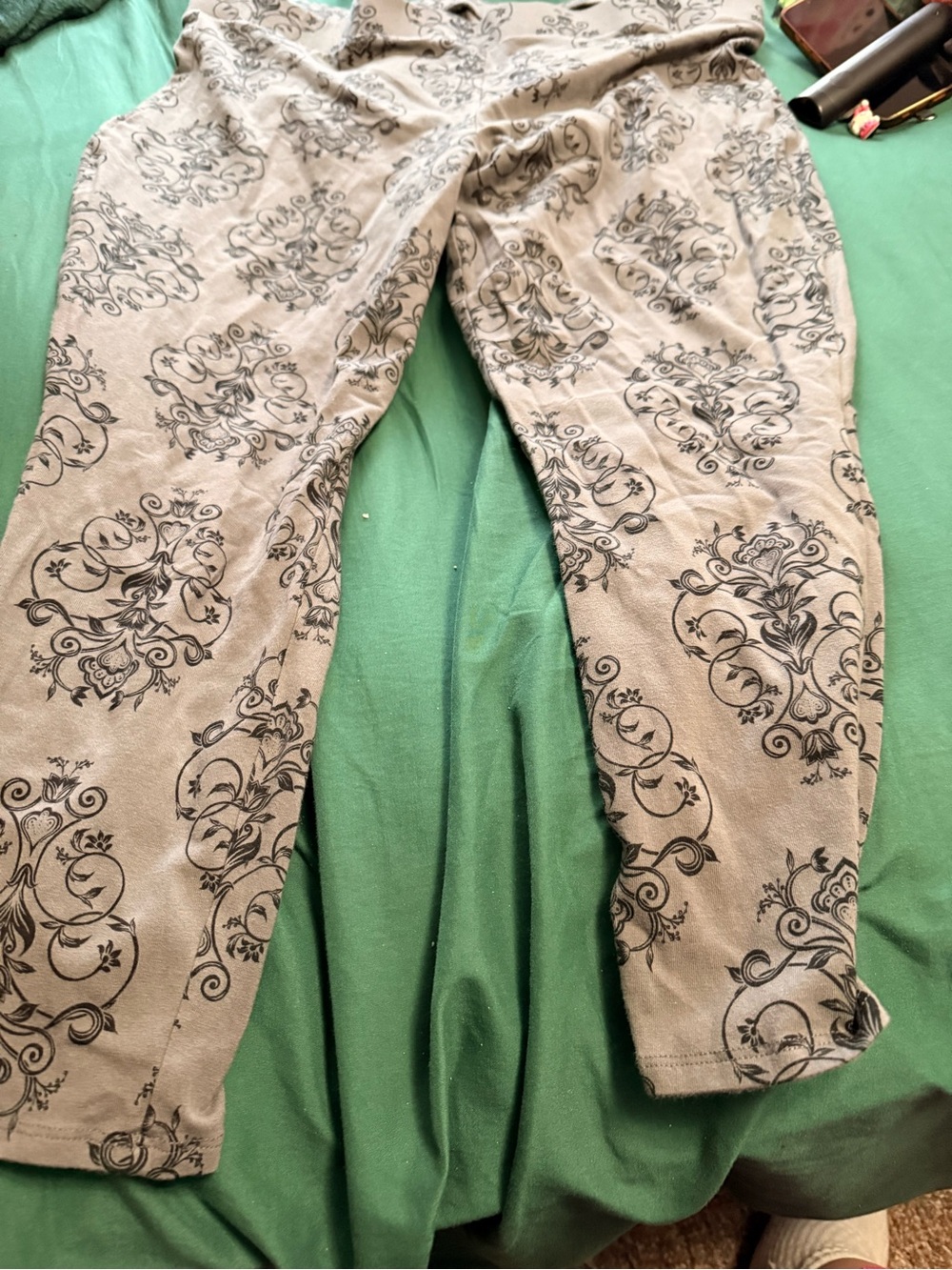 Torrid Patterned Casual leggings in Light Gray with Black Print